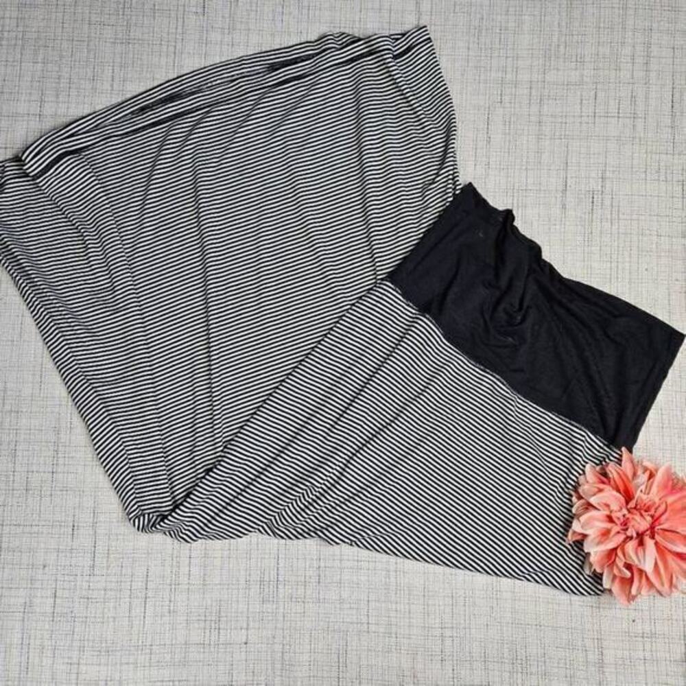 Max Studio Striped Black White Maxi Skirt Size Large
